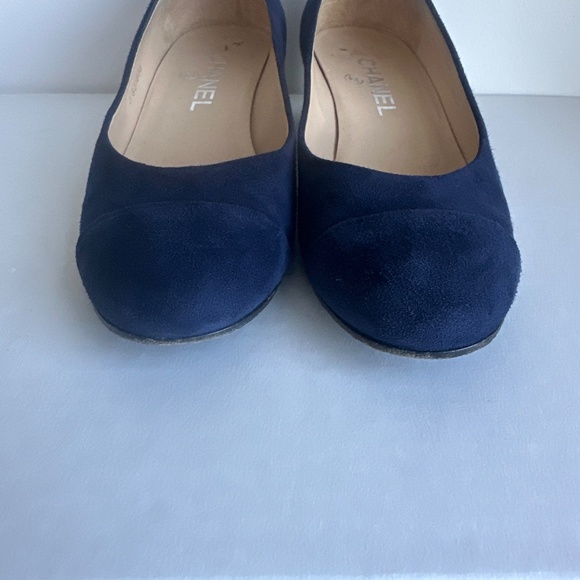 CHANEL Navy Blue Suede Heels - Picture 2 of 5
